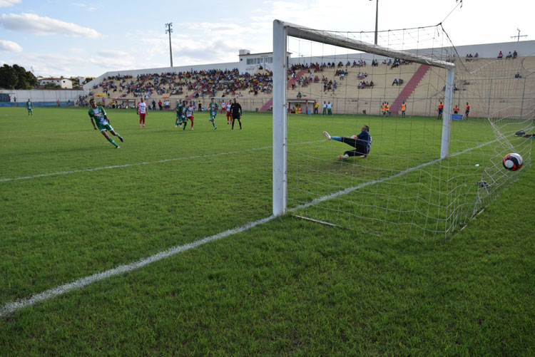 Desorganizado, Brumado perde para Vitória da Conquista na estreia do intermunicipal de futebol