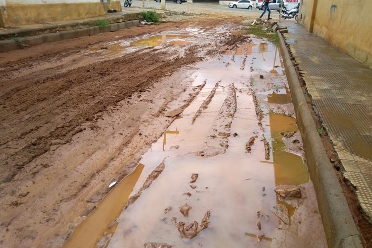 Brumado: Moradores cobram conclusão de pavimentação na Rua Aurélio Gama