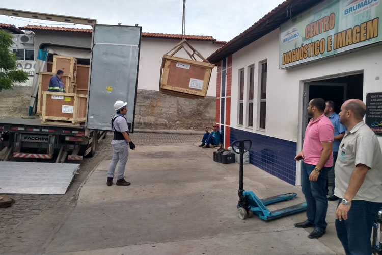 Governo estadual entrega tomógrafo novo ao hospital de Brumado