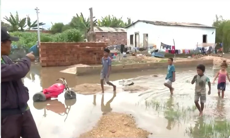 Chuva deixa ruas alagadas em localidade na cidade de Vitória da Conquista