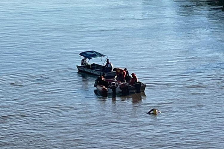 Carinhanha: Corpo de homem é encontrado no rio São Francisco após barco afundar