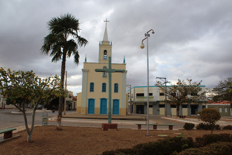 Mãe não comparece a reuniões e filhos são proibidos de entrar em escola de Dom Basílio