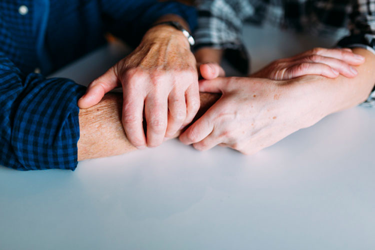 Doença confundida com Alzheimer pode ser curada com cirurgia