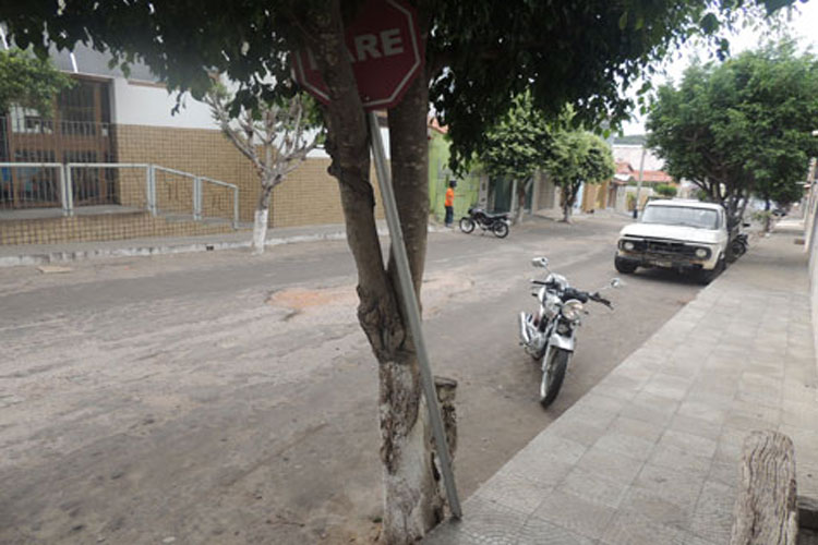 SMTT denuncia nova onda de roubo de placas e cones de sinalização em Brumado