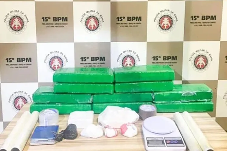 Polícia Militar apreende 13 quilos de maconha e cocaína em Itabuna