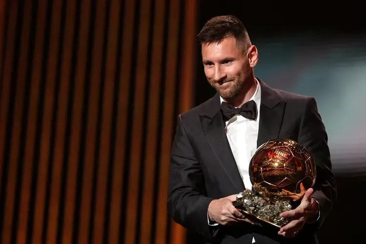 Messi vence a Bola de Ouro pela oitava vez