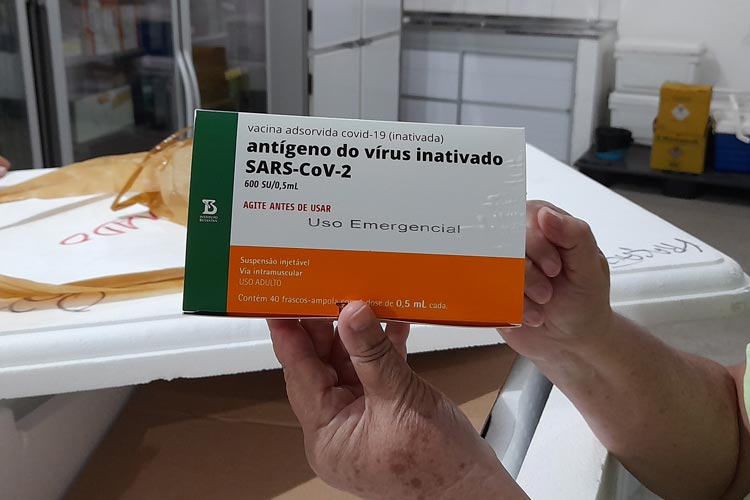 Governador avalia vacinação na Bahia em 'ritmo bom' e segue buscando novas doses
