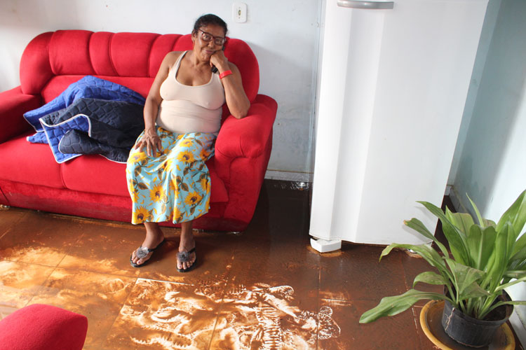 Brumado: Casa de baiana do acarajé volta a ser invadida pela chuva após obras da prefeitura