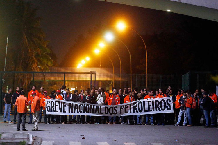 Petroleiros anunciam que estão em greve de 72h nas refinarias