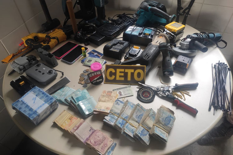 Polícia Militar recupera dinheiro furtado em correspondente bancário de Guanambi