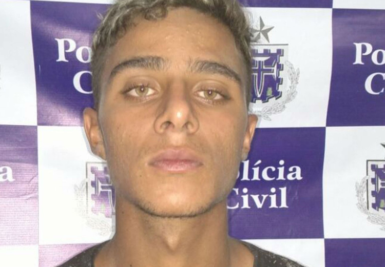 Homem invade casa, mata professor a golpes de facão e rouba R$ 20 mil em Juazeiro