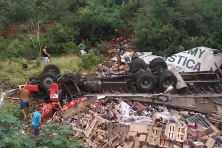 Maracás: Caminhoneiro morre na BA-026 após perder controle de direção e cair em ribanceira