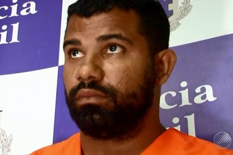 Treinador de futebol é preso por pedir fotos íntimas e obrigar alunos a fazer sexo no sul da Bahia