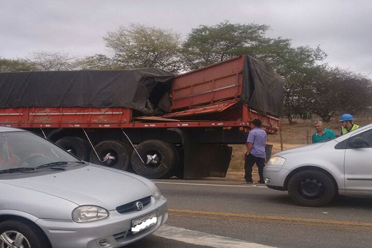 Brumado: Trem atinge carroceria de carreta em cruzamento de ferrovia com a BR-030