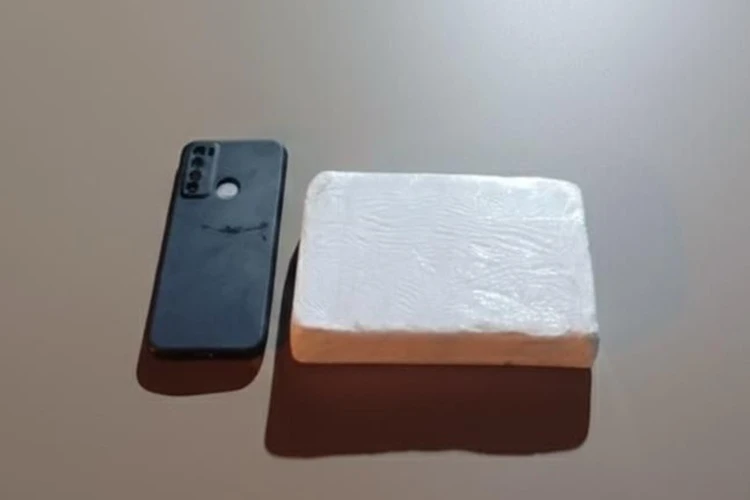 Licínio de Almeida: Mulher com filha de 2 anos é presa com 1 kg de pasta base de cocaína