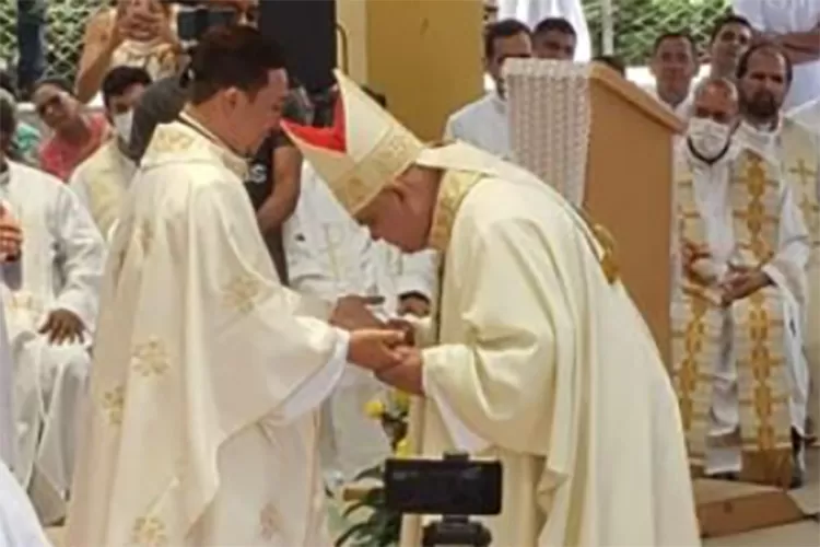 Jovem da cidade de Candiba é ordenado padre em celebração presidida pelo Bispo Dom Roberto