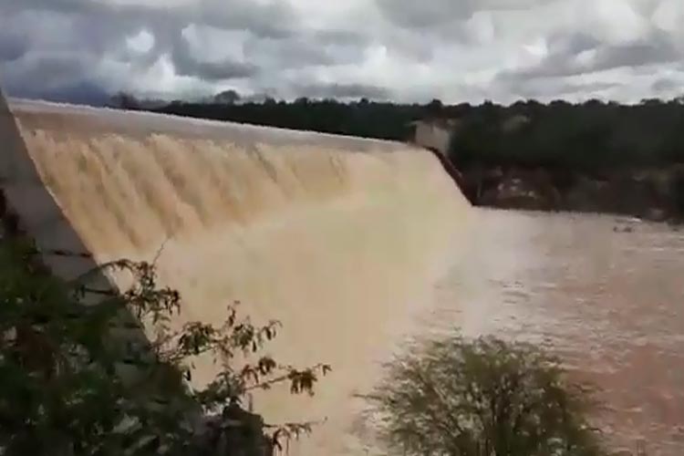 Brumado: Barragem de Cristalândia transborda pela terceira vez este ano