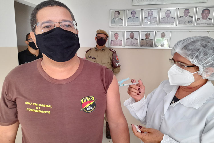 Iniciada vacinação dos policiais militares acima dos 50 anos na 34ª CIPM em Brumado