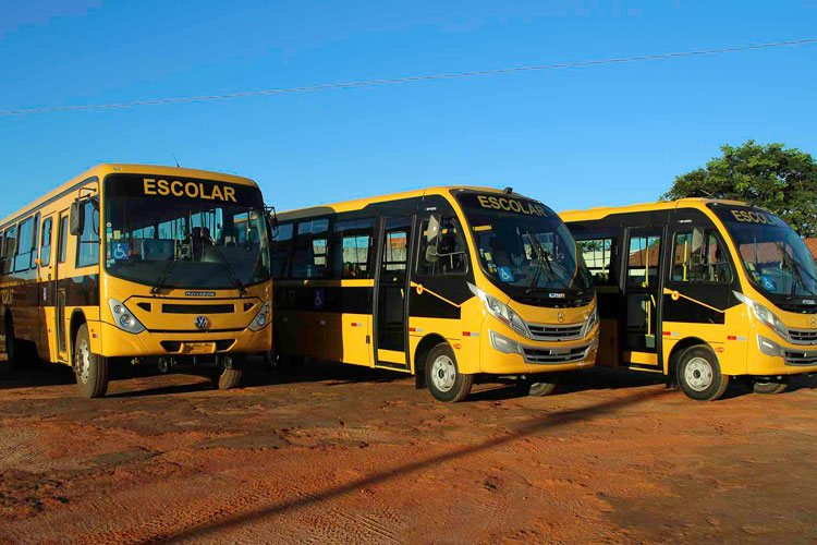 Prefeitura de Caculé adquire três ônibus escolares para reforçar a frota municipal