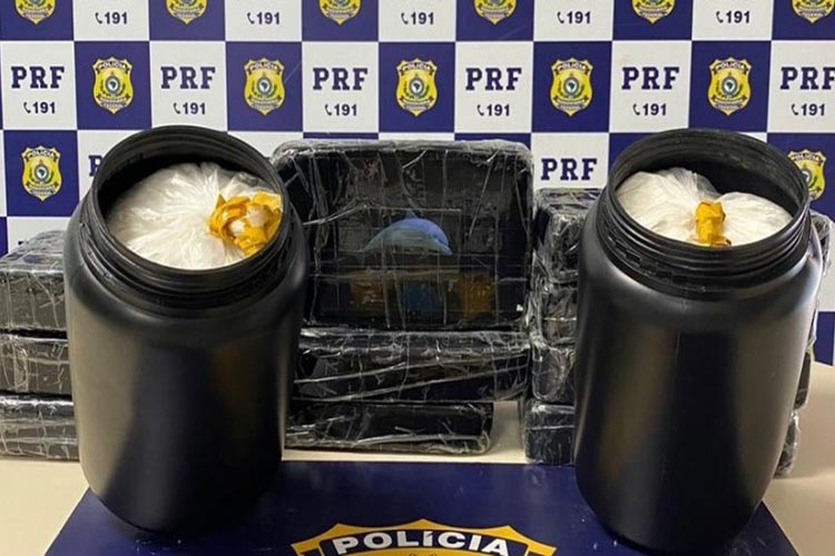 14 kg de cocaína são apreendidos dentro de táxi em Vitória da Conquista