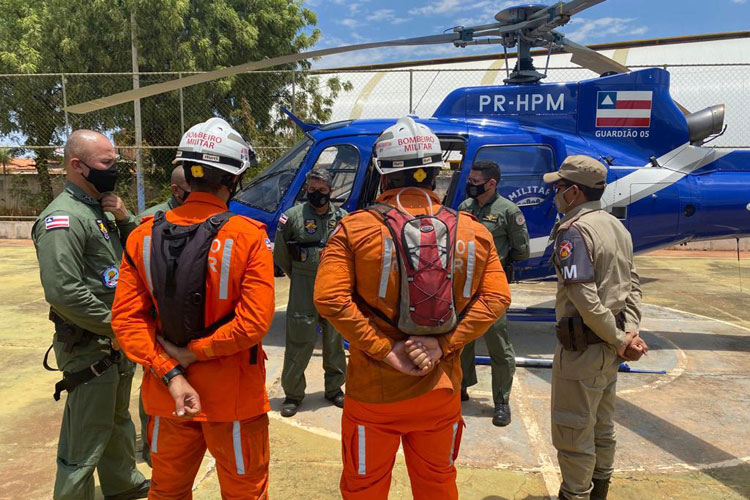 Operação combate incêndios florestais nas regiões de Livramento de Nossa Senhora e Macaúbas 
