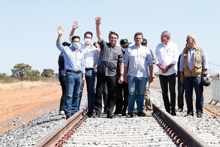 Presidente Jair Bolsonaro fez escala no Oeste da Bahia visando retomada das obras da Fiol