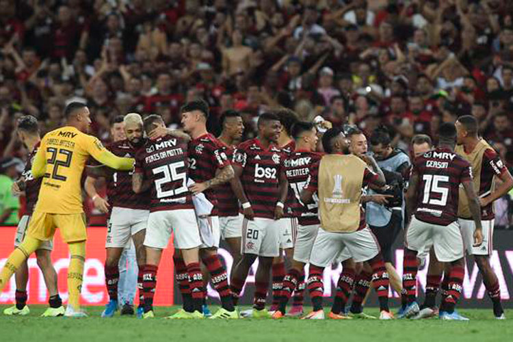 Flamengo massacra o Grêmio e se garante na final da Libertadores