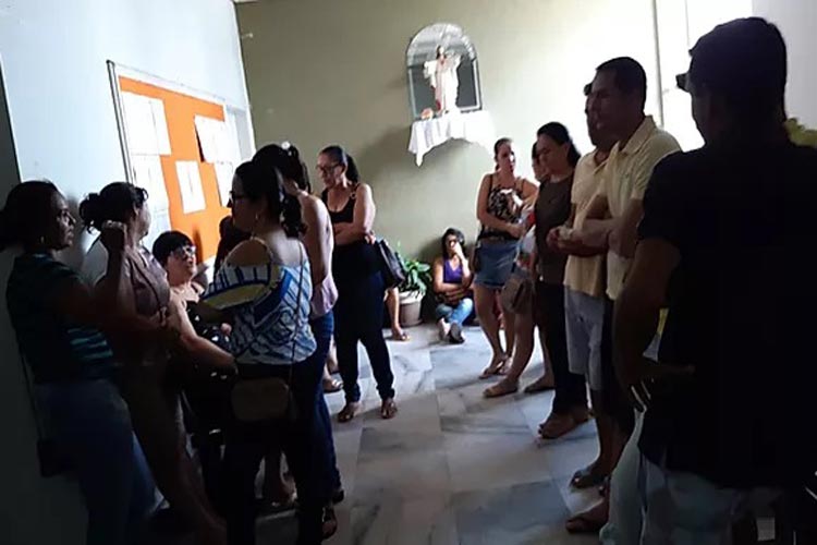 Macaúbas: Professores invadem prefeitura e conseguem receber salário atrasado