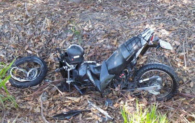 Motociclista morre após ser atingido por carreta que tombou na BA-290 no sul da Bahia