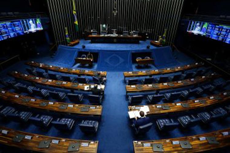 Senado aprova corte de 50% em fundo para a saúde e educação