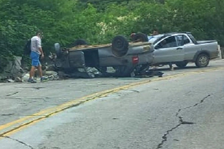 Rio de Contas: Motorista perde controle da direção e capota carro na Serra das Almas