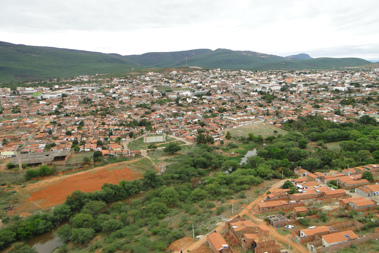 Bandidos amarram e espancam vigilante durante assalto a galpão de usina de asfalto em Brumado