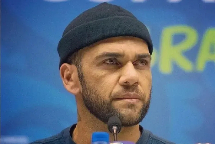 Defesa de Daniel Alves pede absolvição em julgamento e sugere alternativas