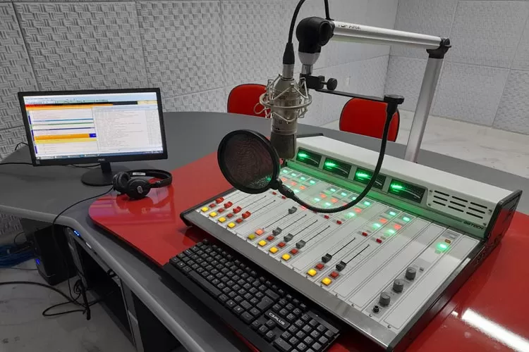 Brumado: Presidente garante que irá regulamentar e estruturar Rádio Câmara