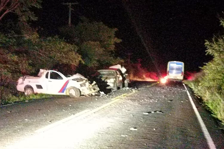 Ibiassucê: Ambulância desvia de carro parado com pneu furado  e três morrem na BA-617