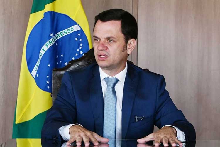 PF acha na casa de ex-ministro de Bolsonaro minuta para tentar mudar resultado eleitoral