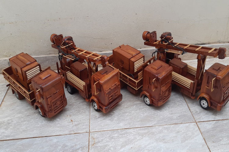 Arte em miniaturas de artesão brumadense ganha holofotes na região