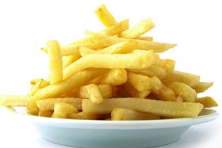 Comer frituras aumenta risco de morte em até 13%, diz estudo