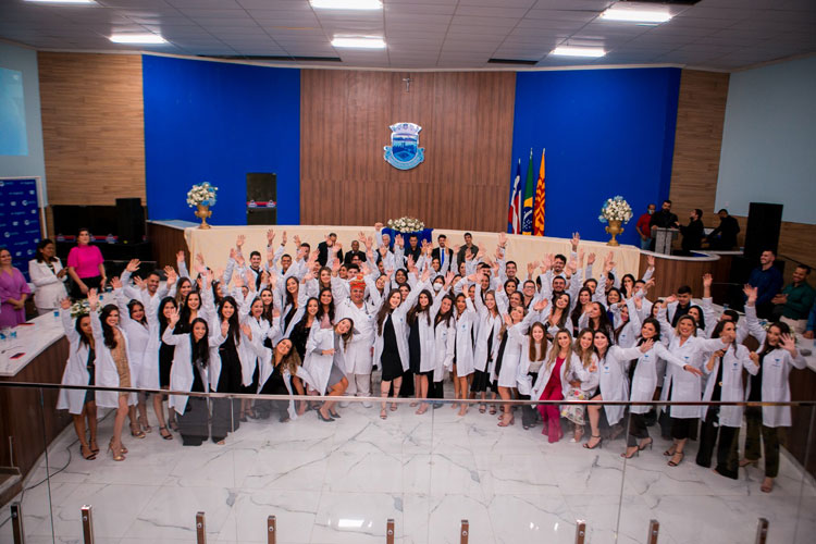 Brumado: Cerimônia do Jaleco marca início da formação da primeira turma de Medicina