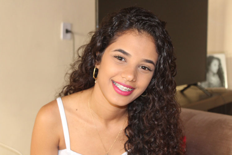 Em entrevista ao Achei Sudoeste, Miss Brumado declara amor à medicina e ações sociais