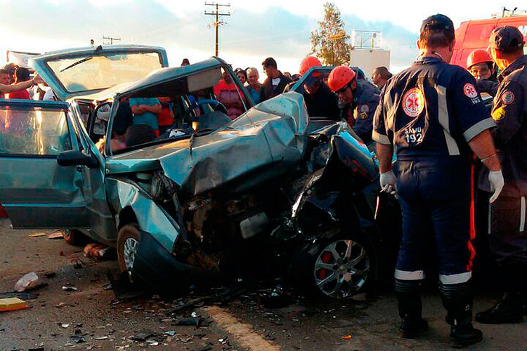 Casal de idosos morre e quatro pessoas ficam feridas em acidente na BR-116 em Vitória da Conquista