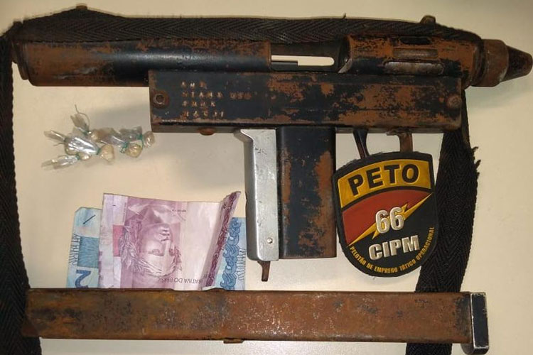 Adolescente de 13 anos é apreendido com submetralhadora e drogas no interior da Bahia