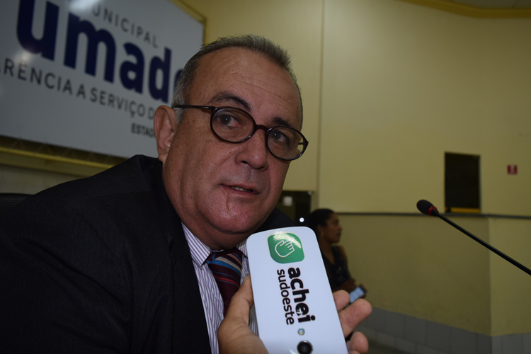 Brumado: Vereador Glaudson Dias diz que está sendo ignorado pelo prefeito, mas segue na base
