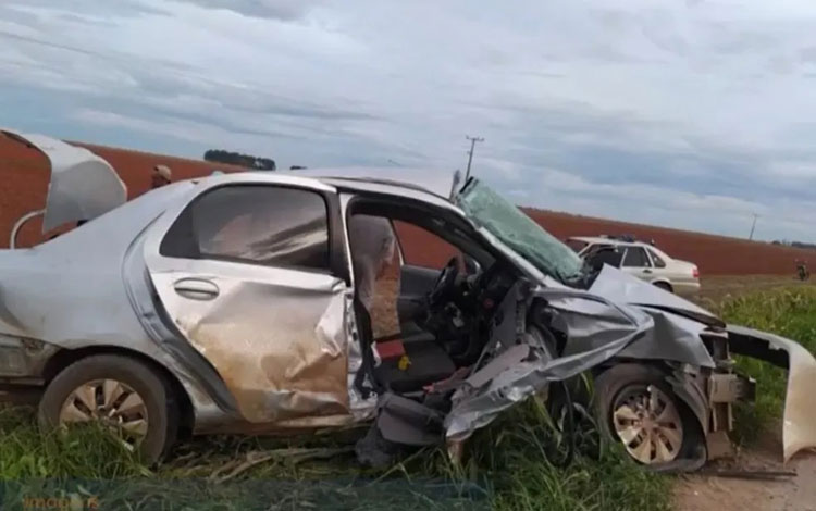 Batida entre dois carros deixa um morto e três feridos no oeste da Bahia