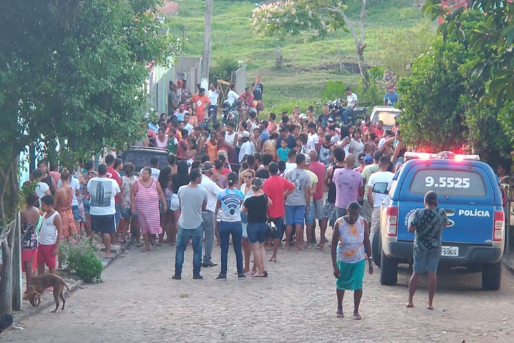Tragédia: Primas de 2 e 12 anos morrem após serem atropeladas por carro no sudoeste da Bahia