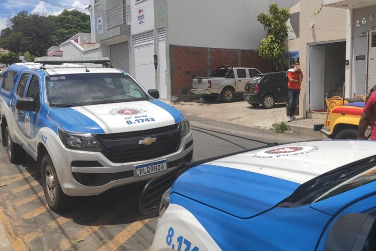 PM salva casal e filho após carregador de celular explodir e residência pegar fogo em Guanambi