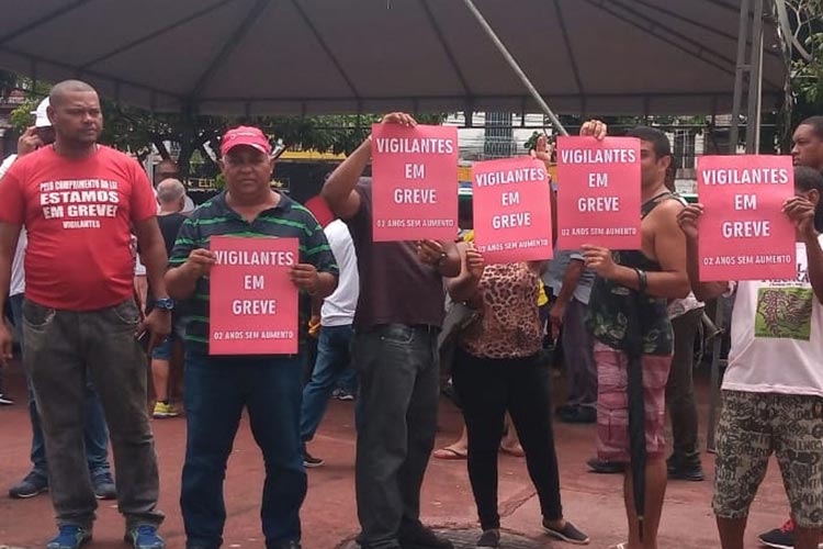 Vigilantes da Bahia entram em greve e atendimento é suspenso em bancos e INSS