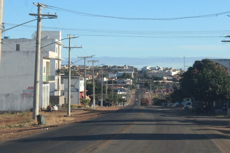 Mulher é presa pelos crimes de ameaça e extorsão dentro de bancos em Paramirim