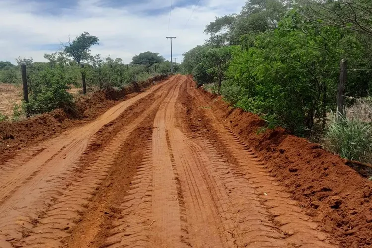 Prefeitura de Guanambi inicia operação de recuperação em estradas vicinais e zona urbana