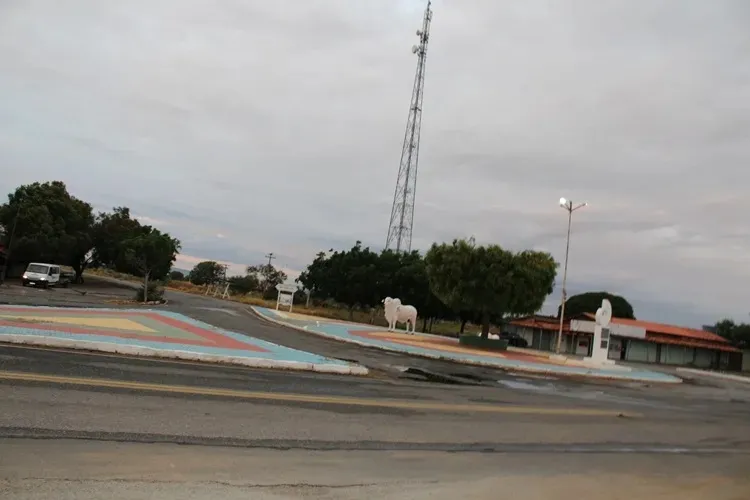Caminhoneiro atropela e mata motociclista na BA-160 em Iuiu